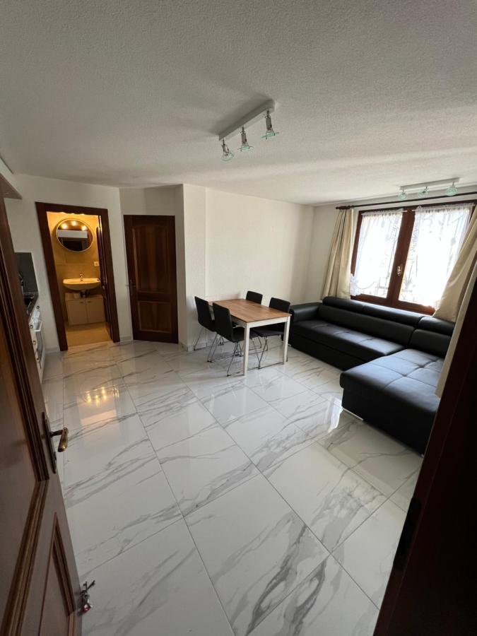Tiny Apartment With Amazing View, Garden & Terras Schattdorf Luaran gambar